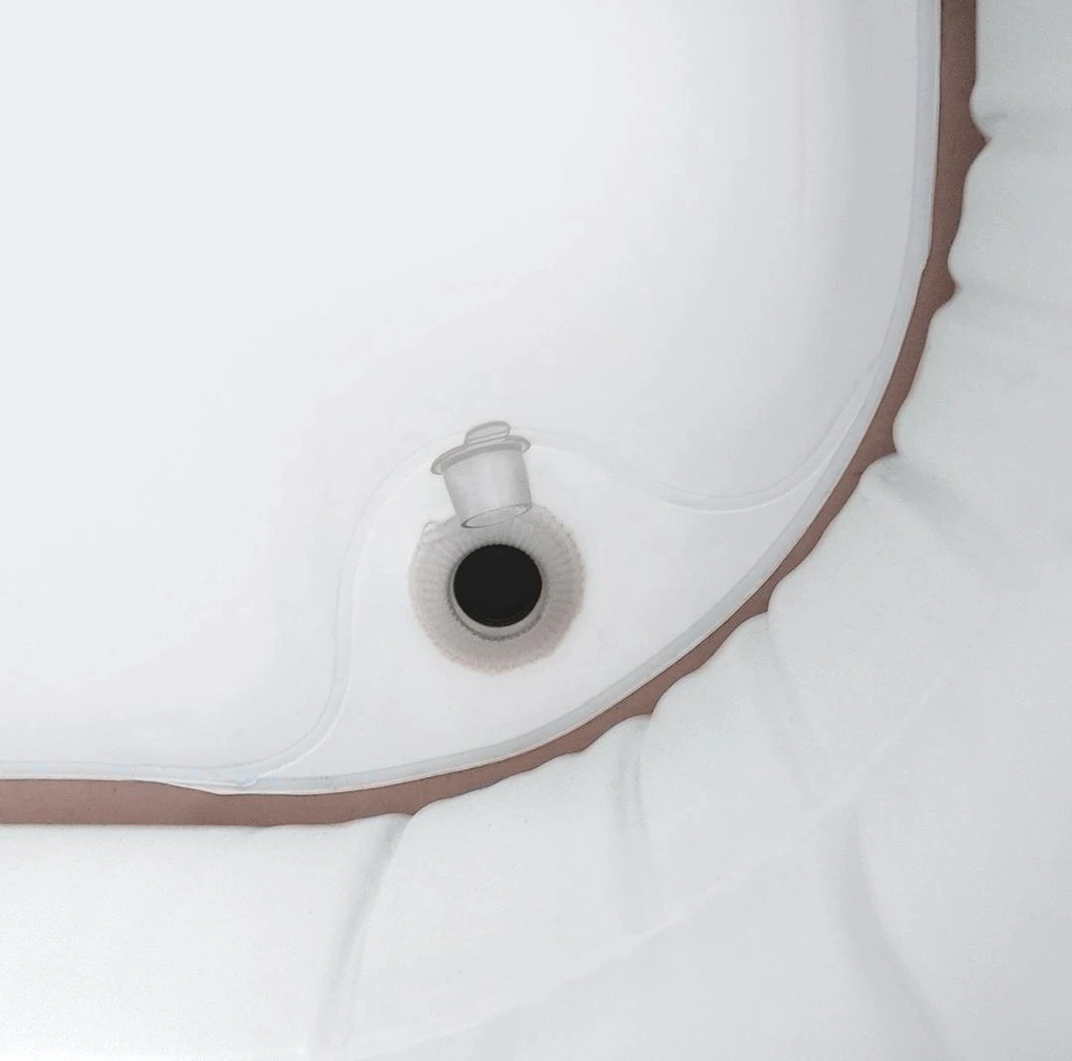 Tubble® Compact - Klein Opblaasbaar Ligbad 140 Cm Lang – Opvouwbaar Bad Voor Volwassenen Tot 170cm - IJsbad Wim Hof Methode - Zitbad - 200L - Afbeelding 7