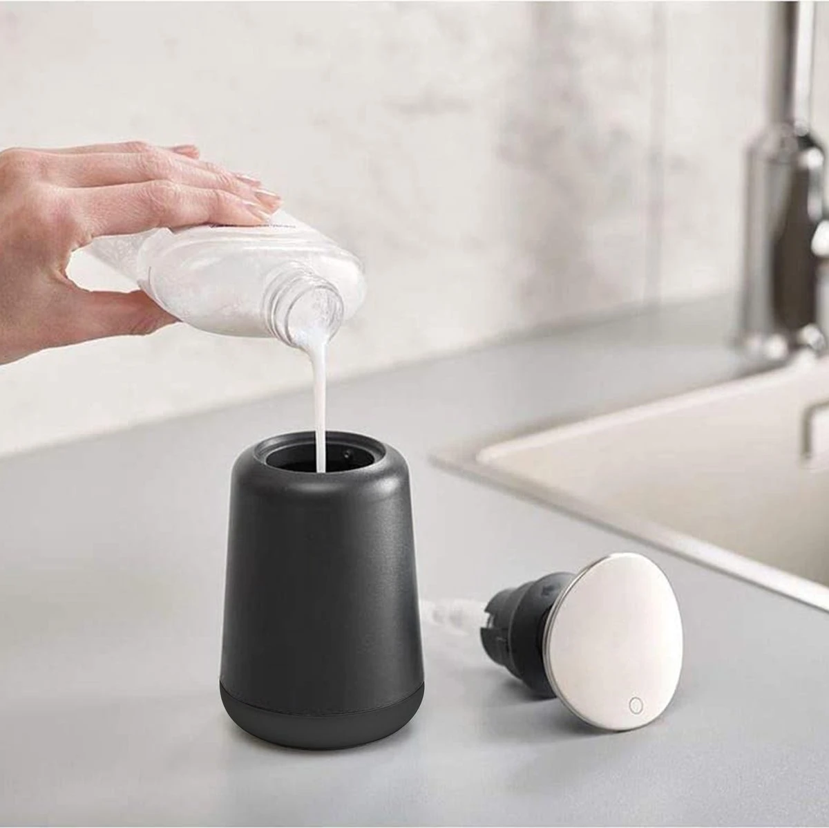 Wonix® - Zeepdispenser - Zeeppompje - Duw Met Pols - 300ml - Zwart - Afbeelding 4