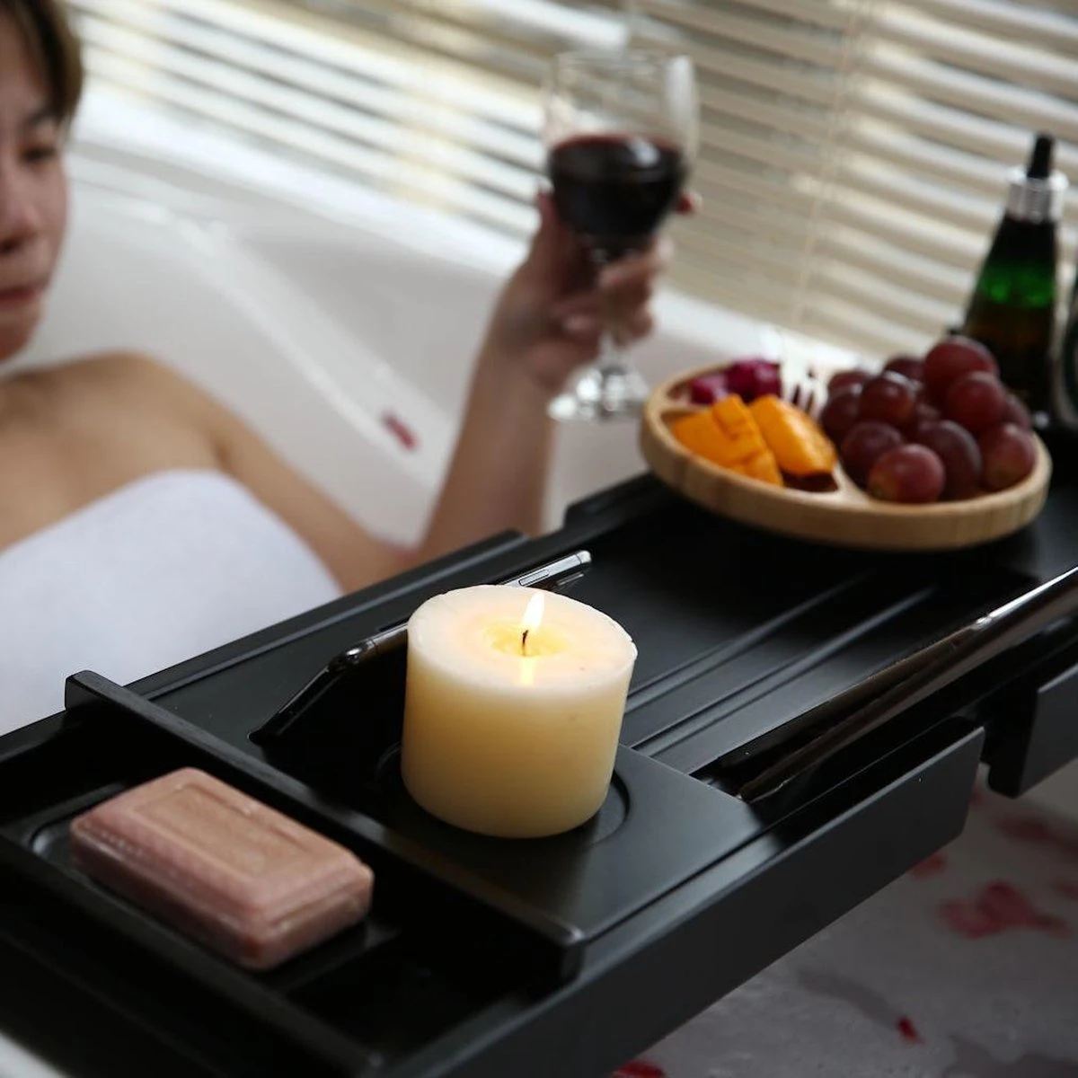 Merkloos Decopatent® Badplank - Uitschuifbaar 75 -> 110 Cm - Verstelbaar Bamboe Badrekje Voor In Bad - Boekenhouder - Tablethouder - Zwart - Afbeelding 3